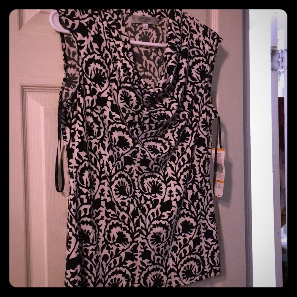 Coul neck front blouse 👚 sleeveless w/tag